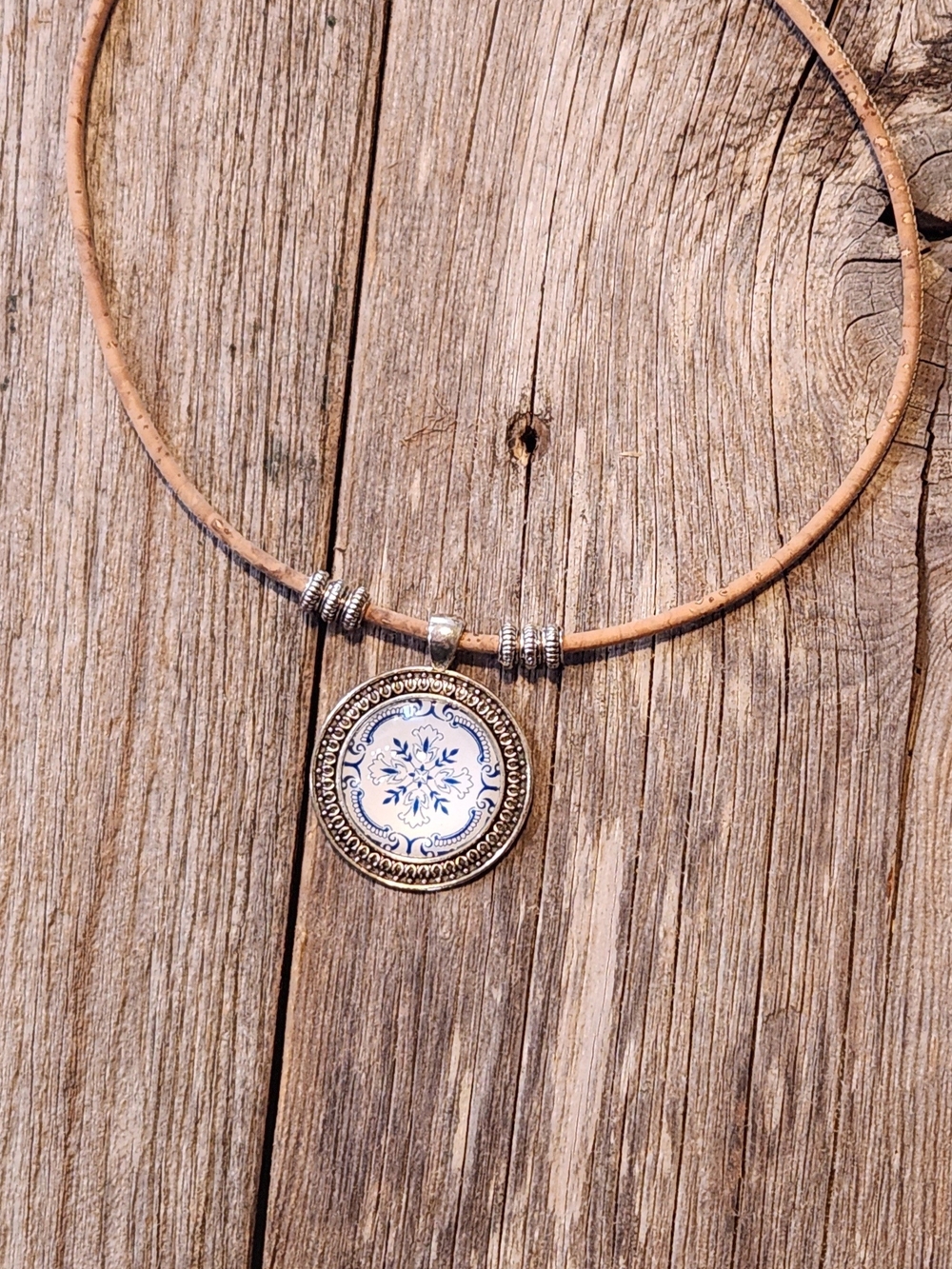 Vintage-Inspired Blue & White Pendant Necklace for Women